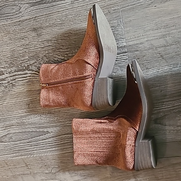 ARiderGirl Eagle Velvet Ankle Boots - Picture 6 of 7